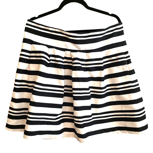 LOFT Dresses & Skirts - Ann Taylor Skirt 14 Pleated Cotton Black White Striped Above Knee Pockets Lined